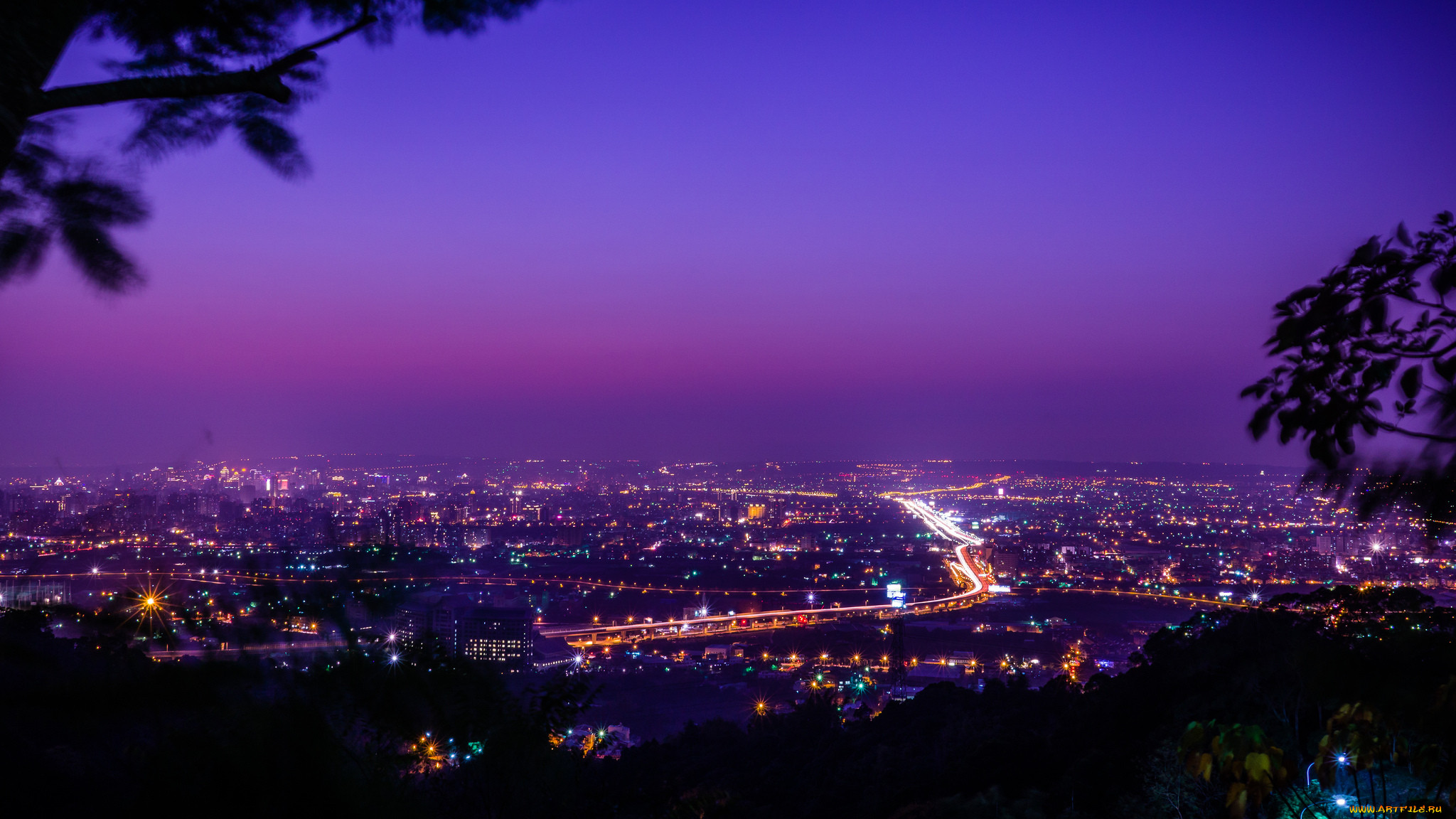 Фото панорамное ночного города